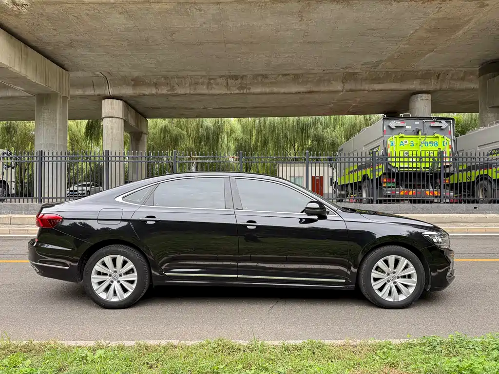 Volkswagen Passat — фото 4