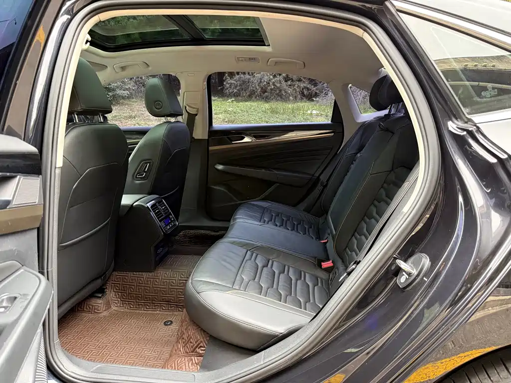 Volkswagen Passat — фото 8