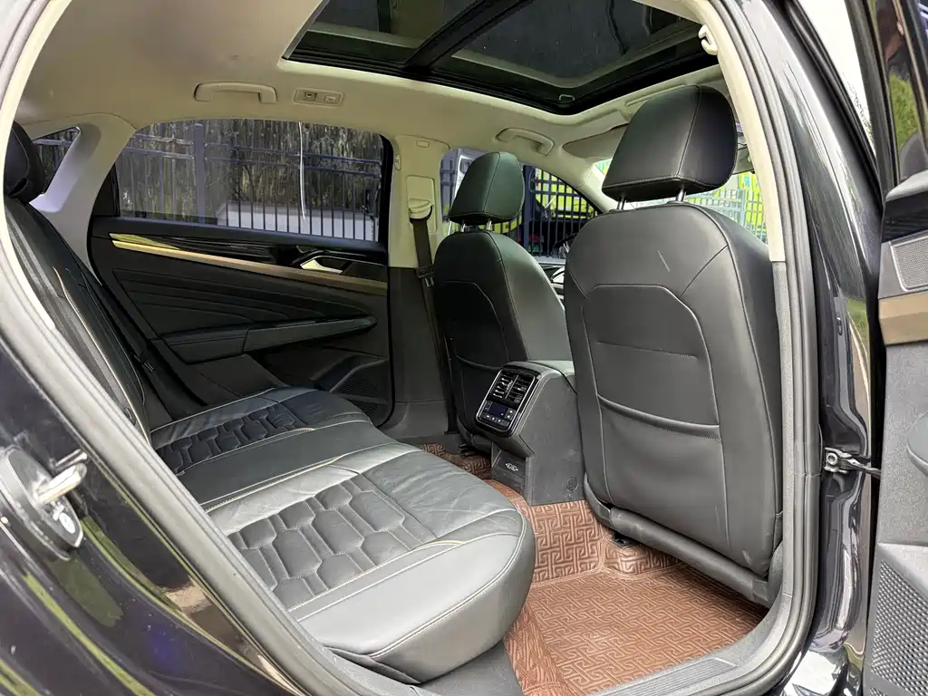 Volkswagen Passat — фото 10