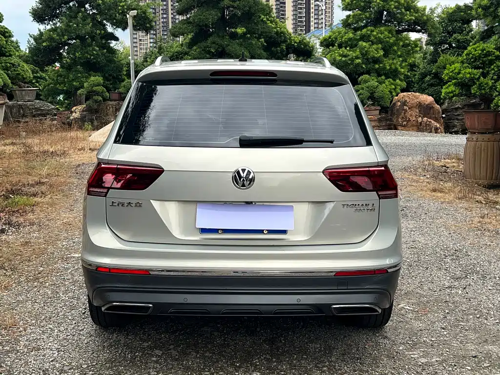 Volkswagen Tiguan L — фото 5