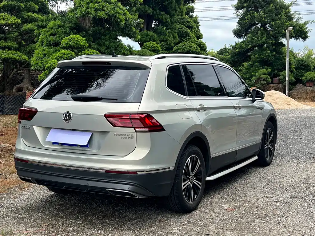 Volkswagen Tiguan L — фото 6
