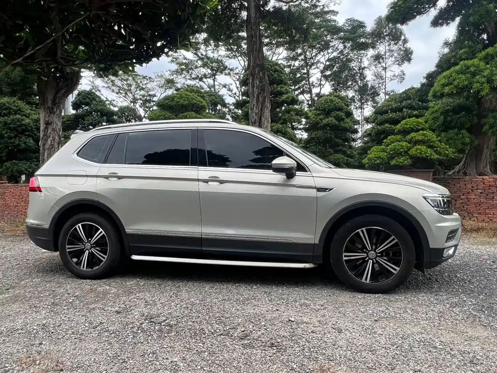 Volkswagen Tiguan L — фото 7