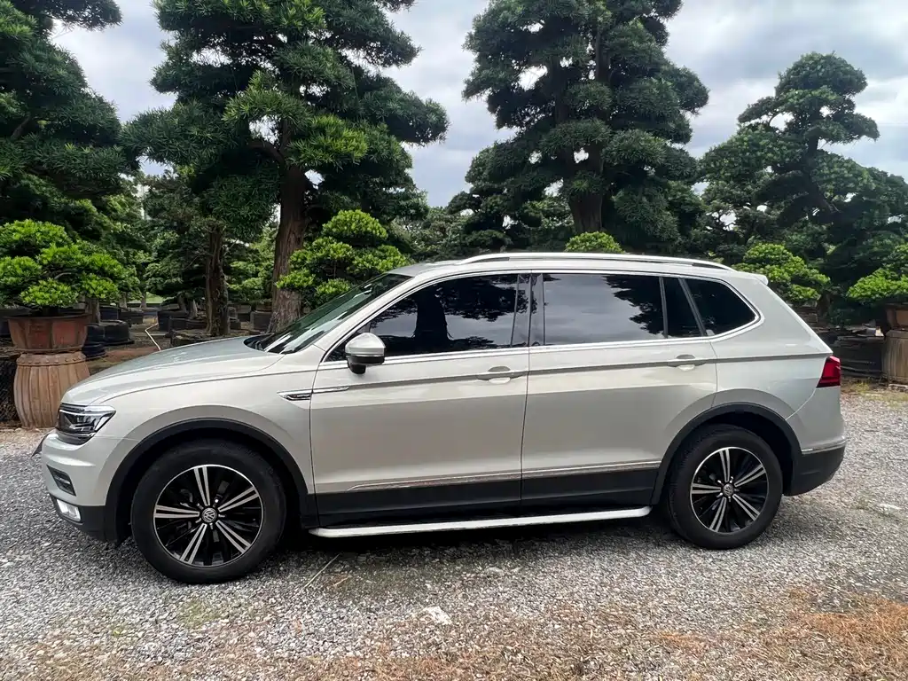 Volkswagen Tiguan L — фото 8