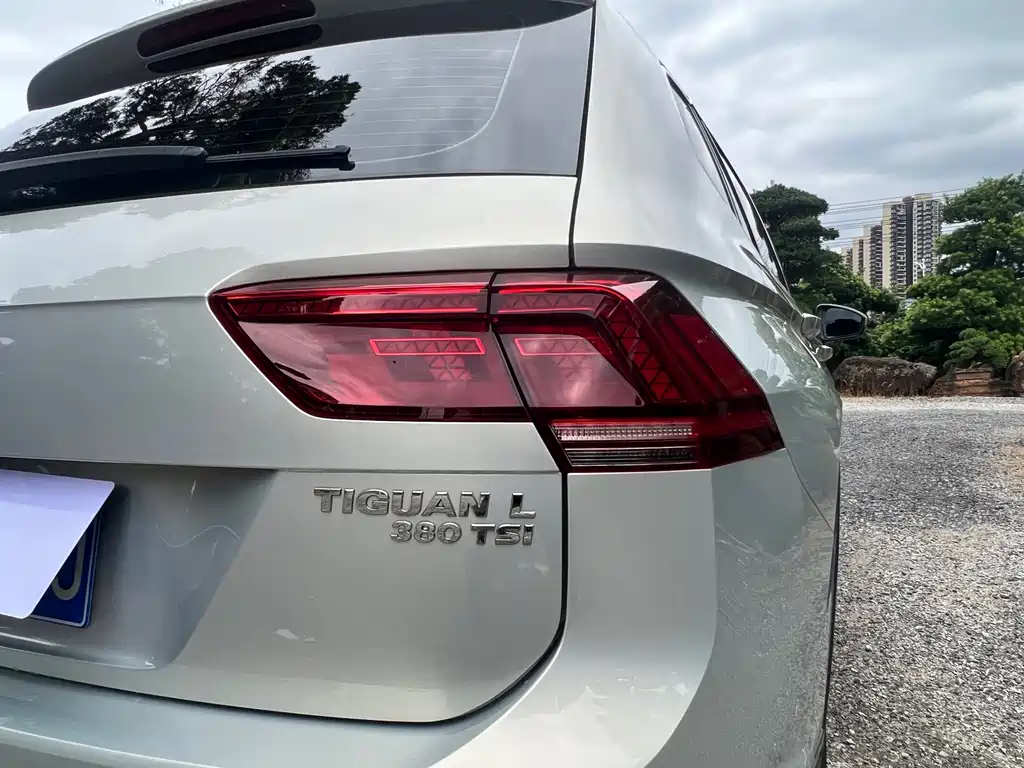 Volkswagen Tiguan L — фото 9