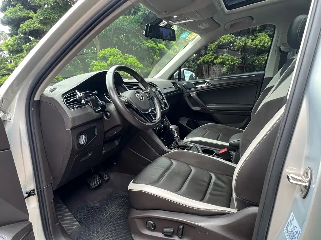 Volkswagen Tiguan L — фото 10