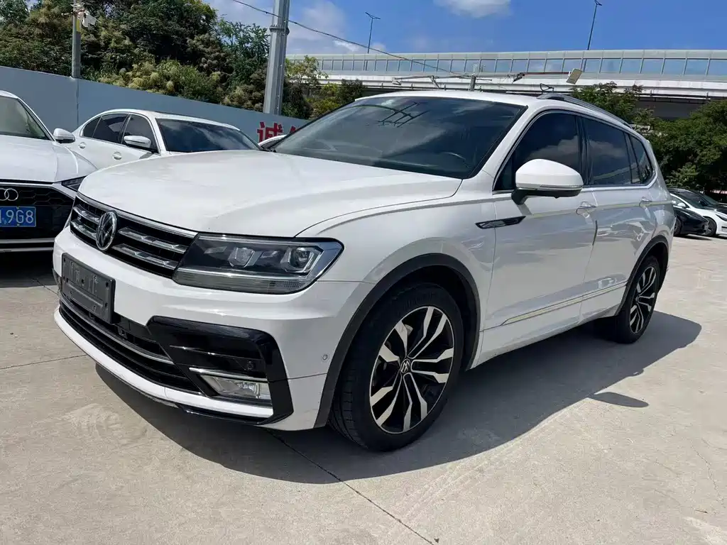 Volkswagen Tiguan L — фото 2