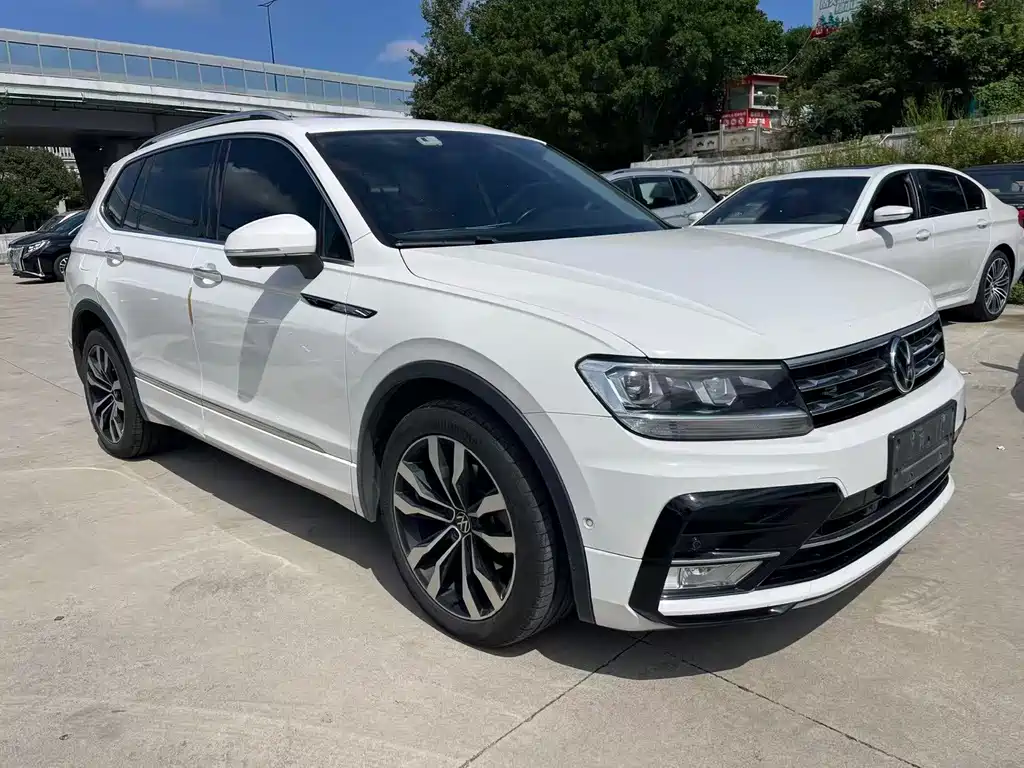 Volkswagen Tiguan L — фото 3