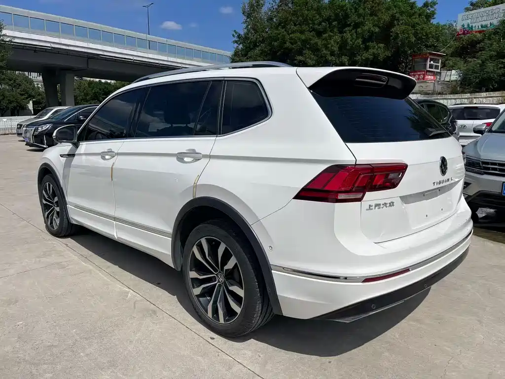 Volkswagen Tiguan L — фото 6