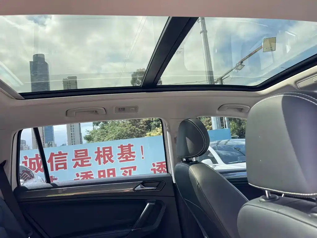 Volkswagen Tiguan L — фото 10