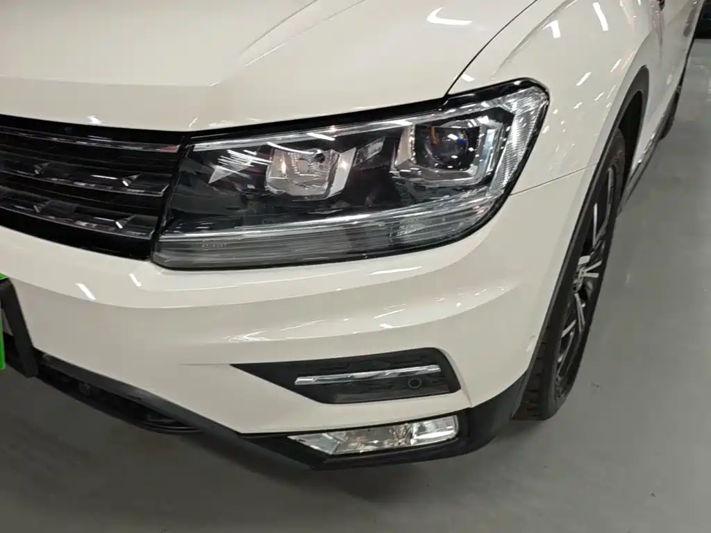 Volkswagen Tiguan L — фото 24