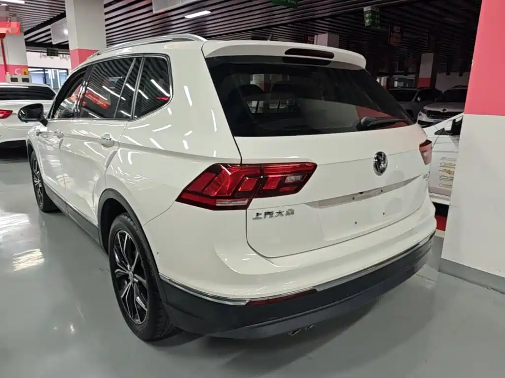 Volkswagen Tiguan L — фото 5