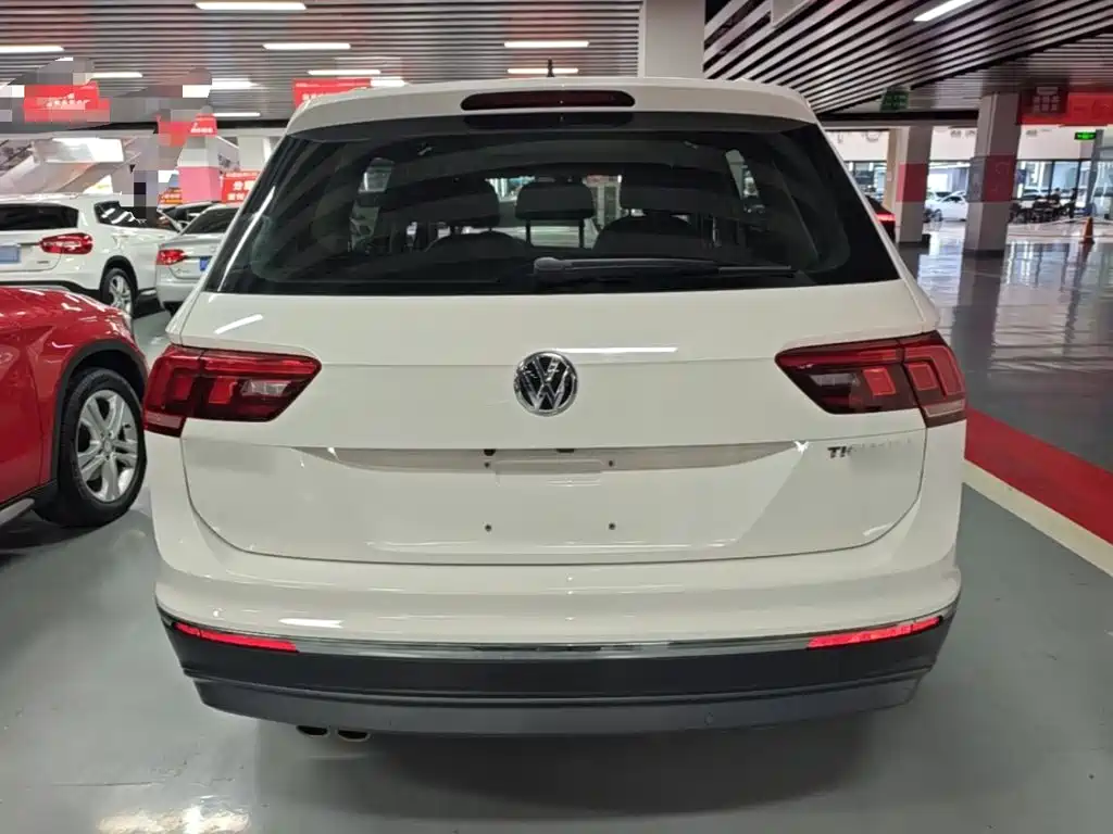 Volkswagen Tiguan L — фото 6
