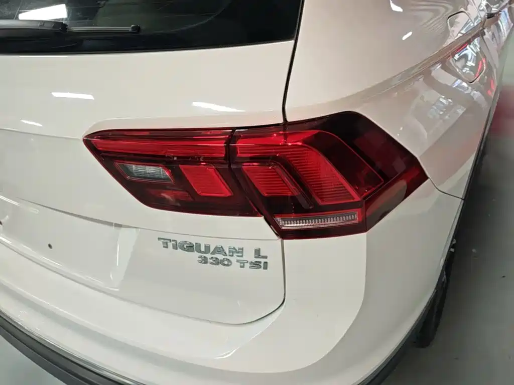 Volkswagen Tiguan L — фото 8