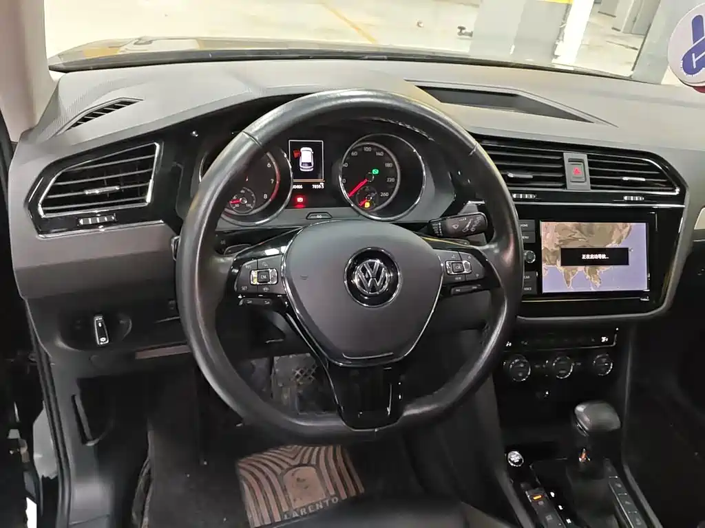 Volkswagen Tiguan L — фото 4