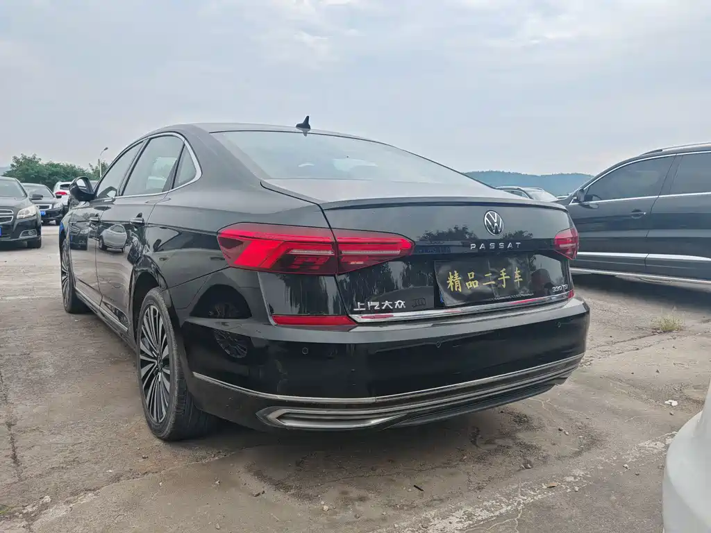 Volkswagen Passat — фото 8