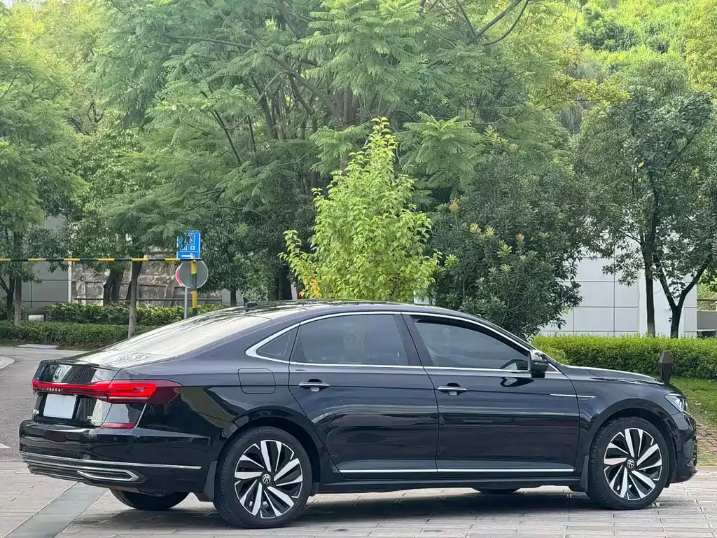 Volkswagen Passat — фото 9