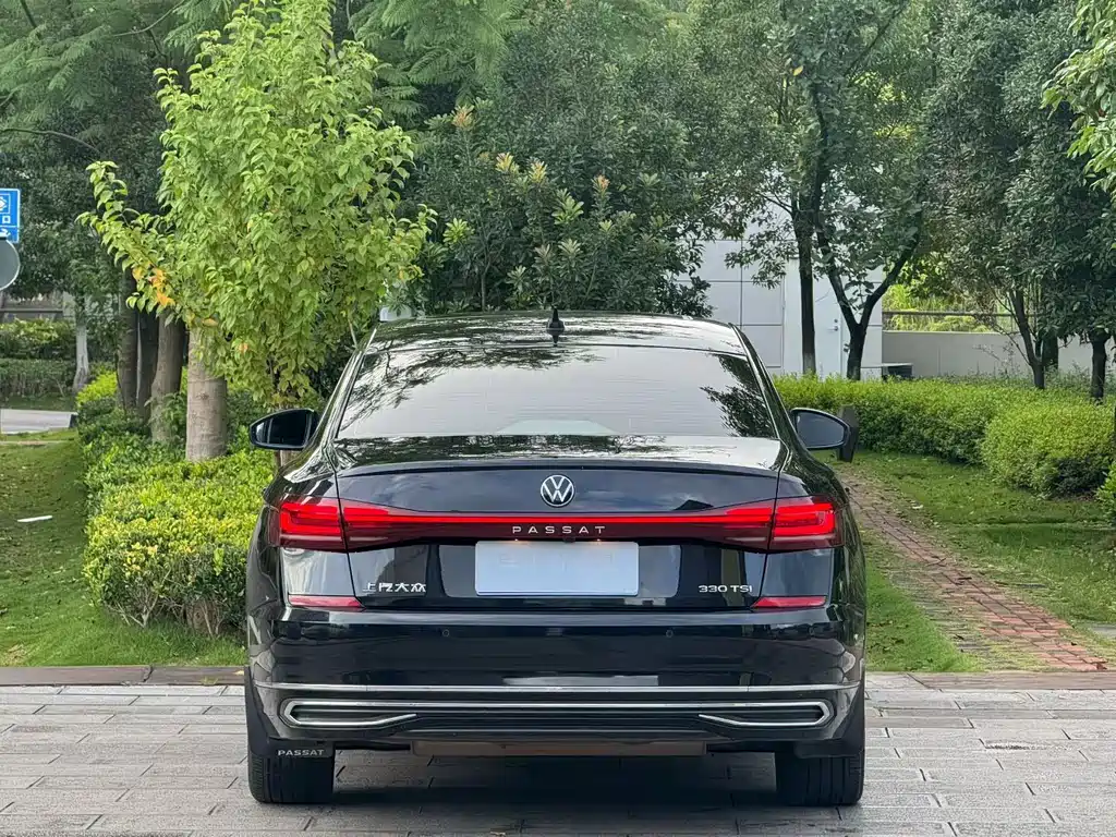 Volkswagen Passat — фото 10