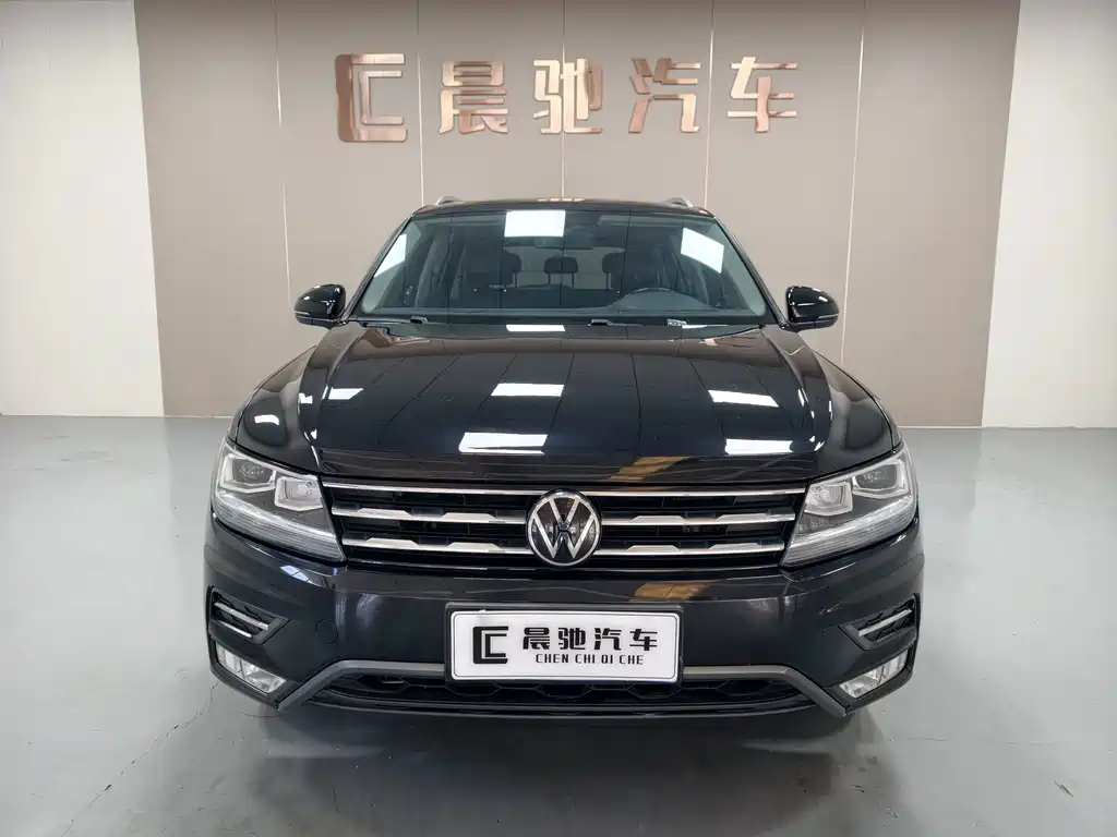 Volkswagen Tiguan L — фото 2
