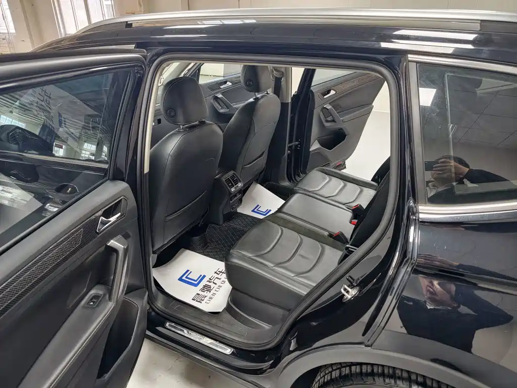 Volkswagen Tiguan L — фото 14