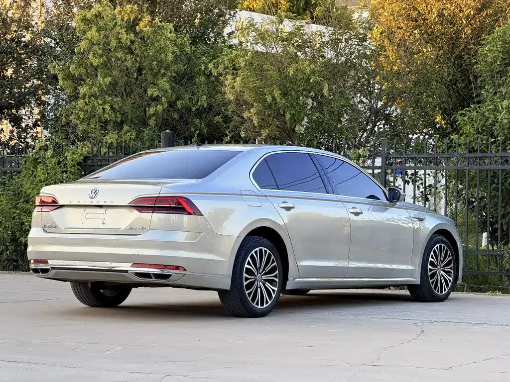 Volkswagen Phideon — фото 9