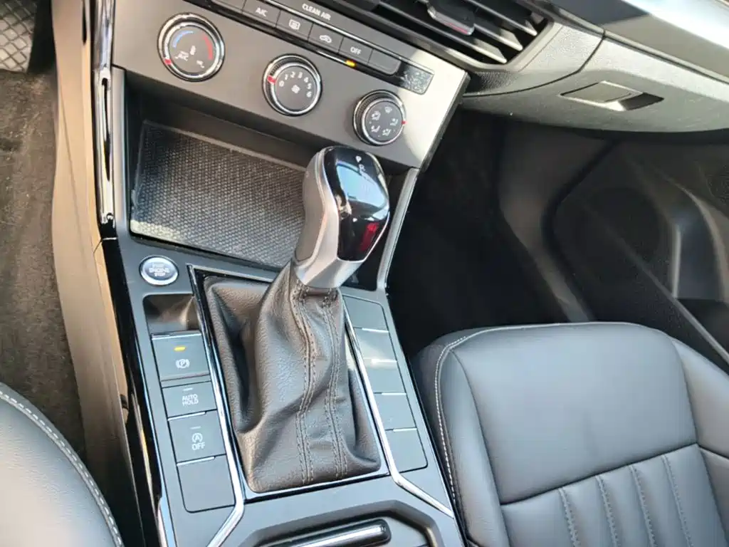 Volkswagen Passat — фото 14