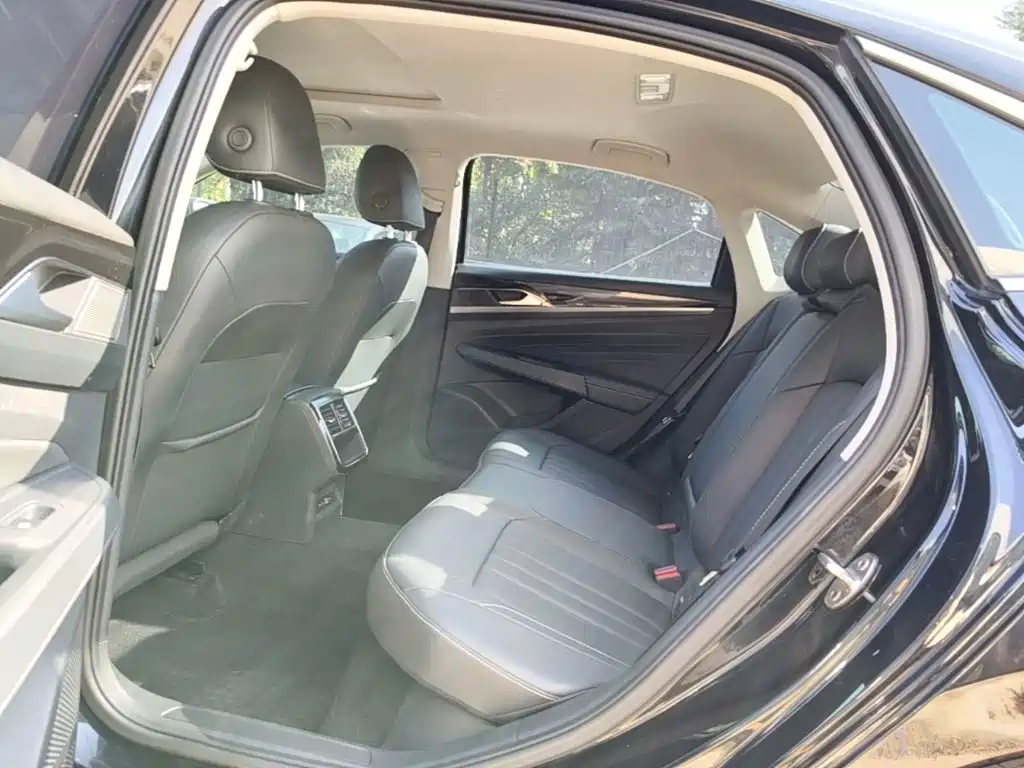 Volkswagen Passat — фото 17