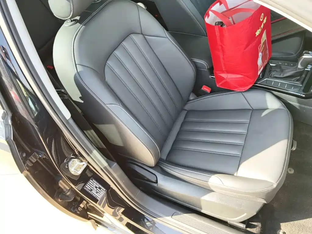 Volkswagen Passat — фото 25