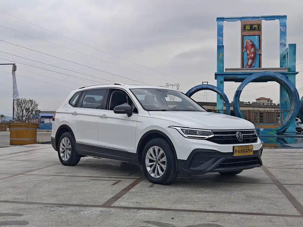 Volkswagen Tiguan L — фото 3