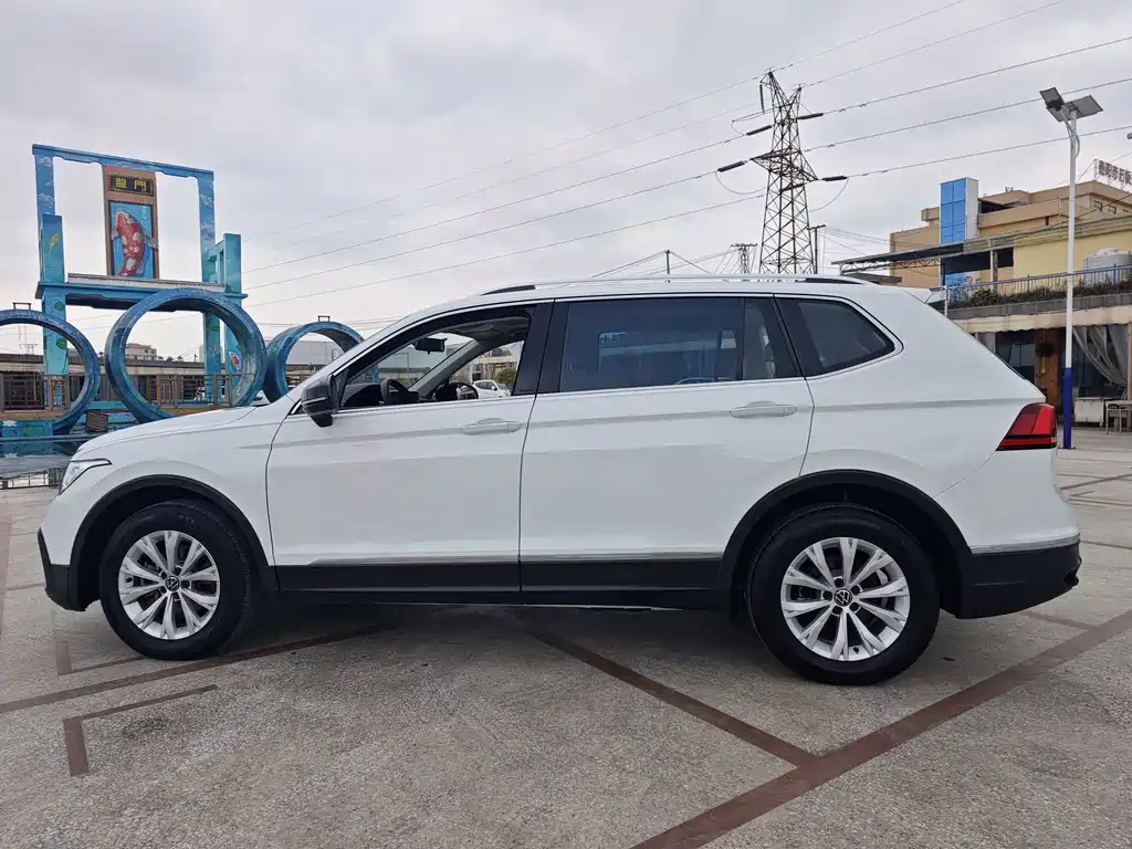 Volkswagen Tiguan L — фото 29