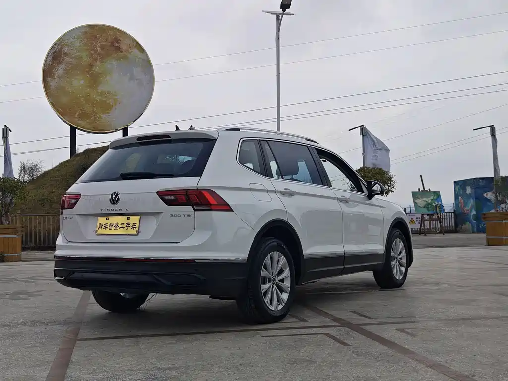 Volkswagen Tiguan L — фото 6