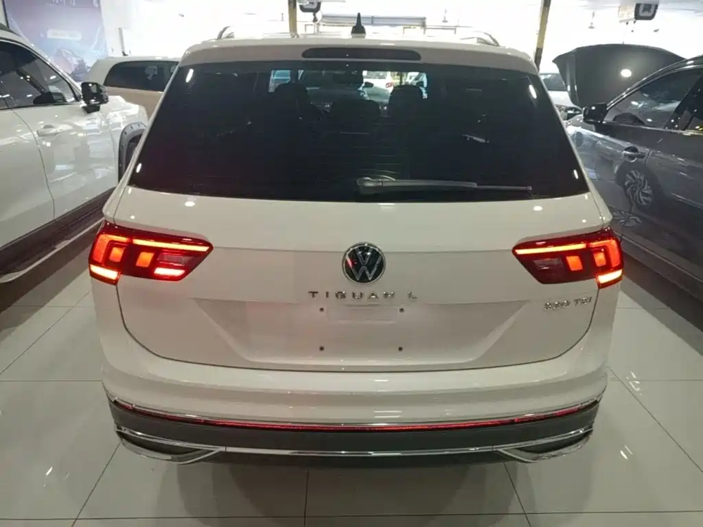 Volkswagen Tiguan L — фото 6