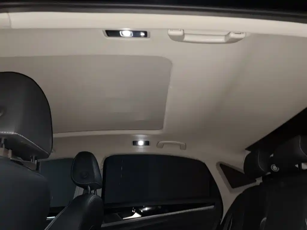 Volkswagen Passat — фото 14