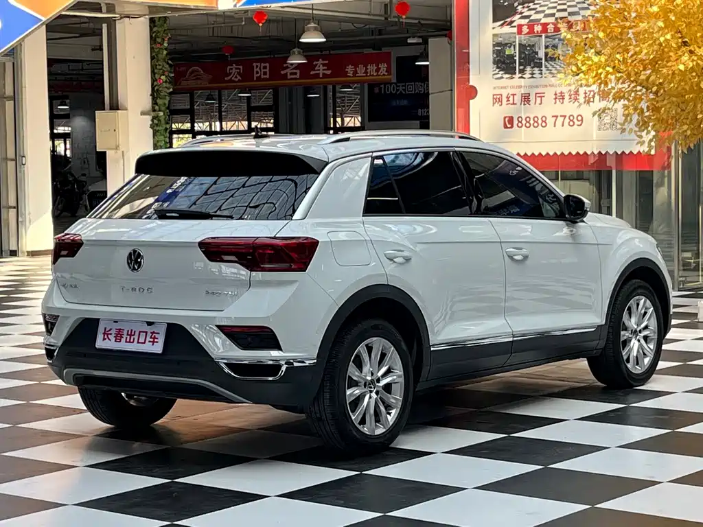 Volkswagen T-Roc — фото 6