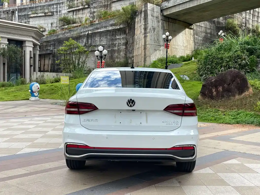 Volkswagen Lavida — фото 14
