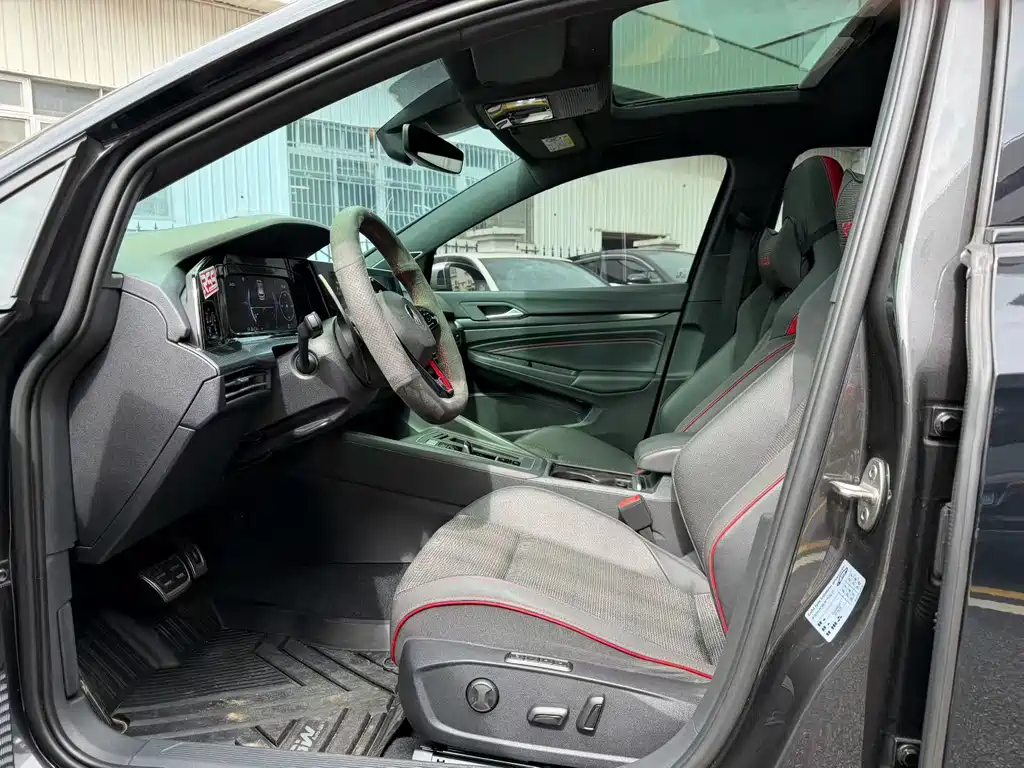 Volkswagen Golf GTI — фото 13