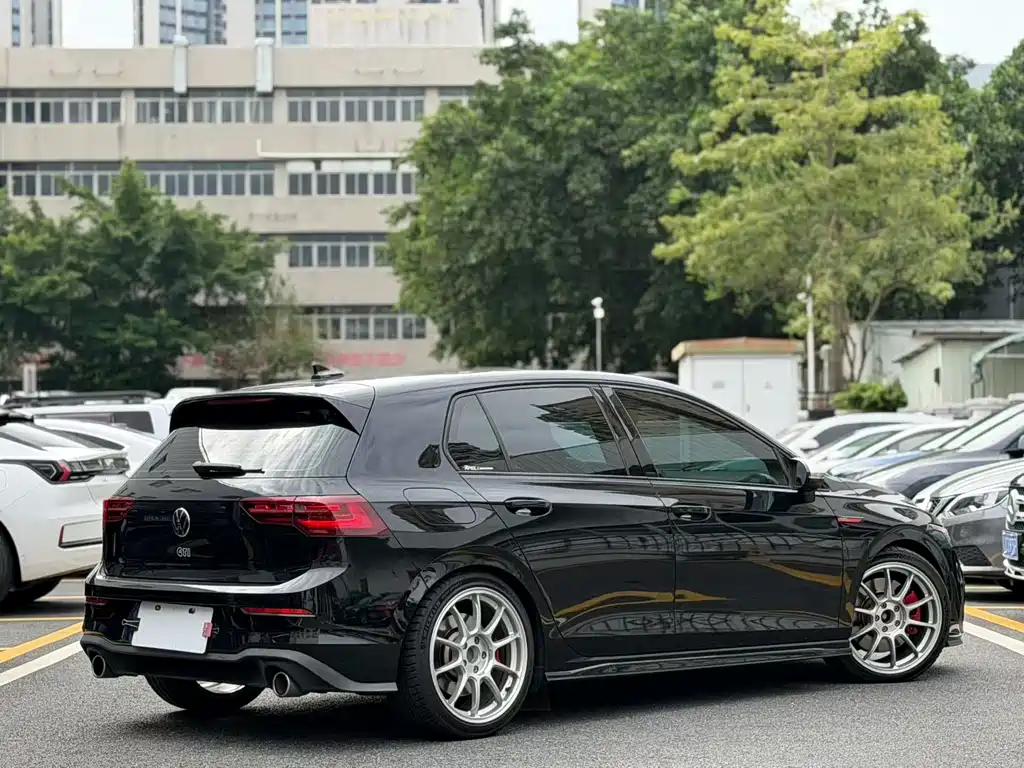 Volkswagen Golf GTI — фото 3