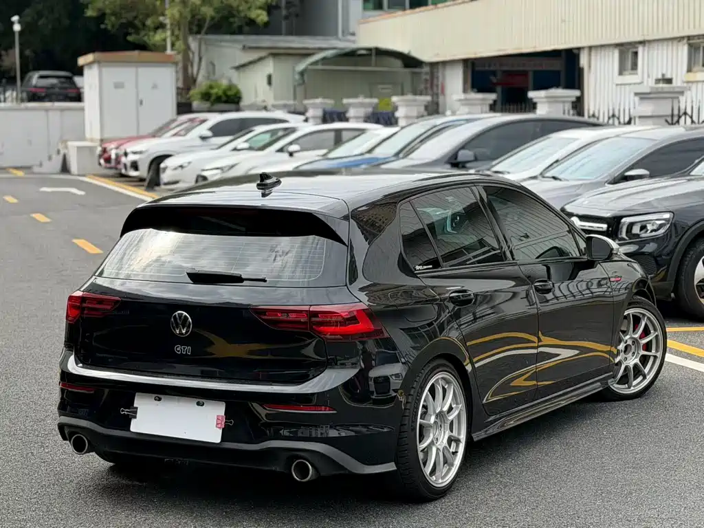 Volkswagen Golf GTI — фото 9