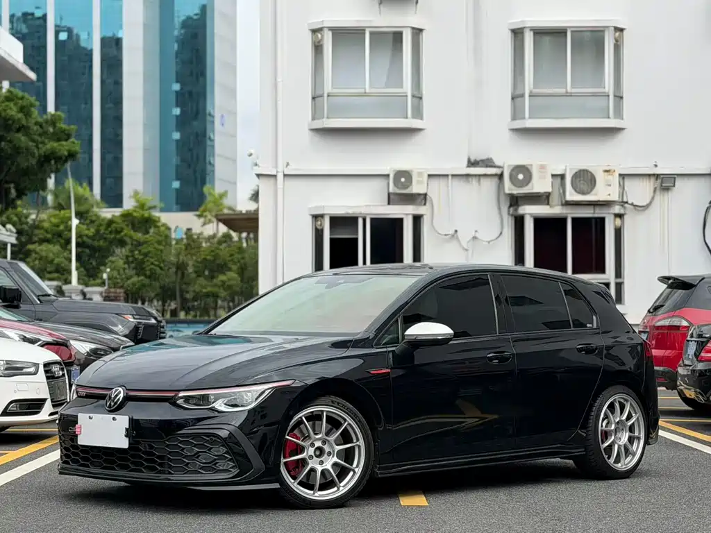 Volkswagen Golf GTI — фото 10