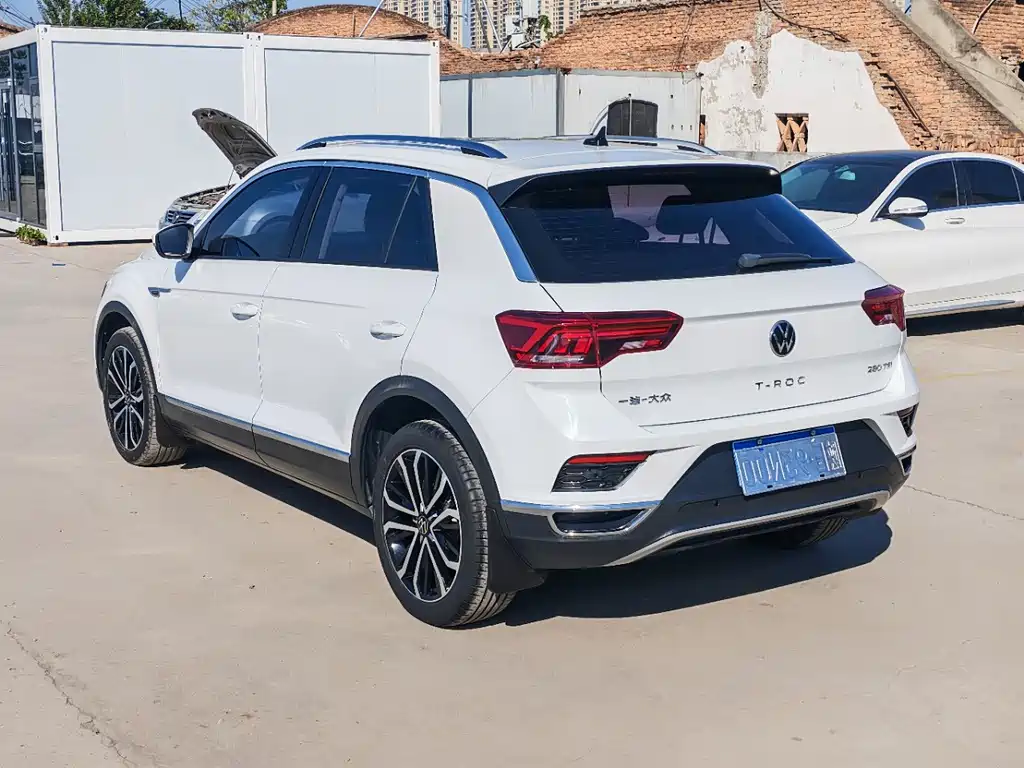 Volkswagen T-Roc — фото 10