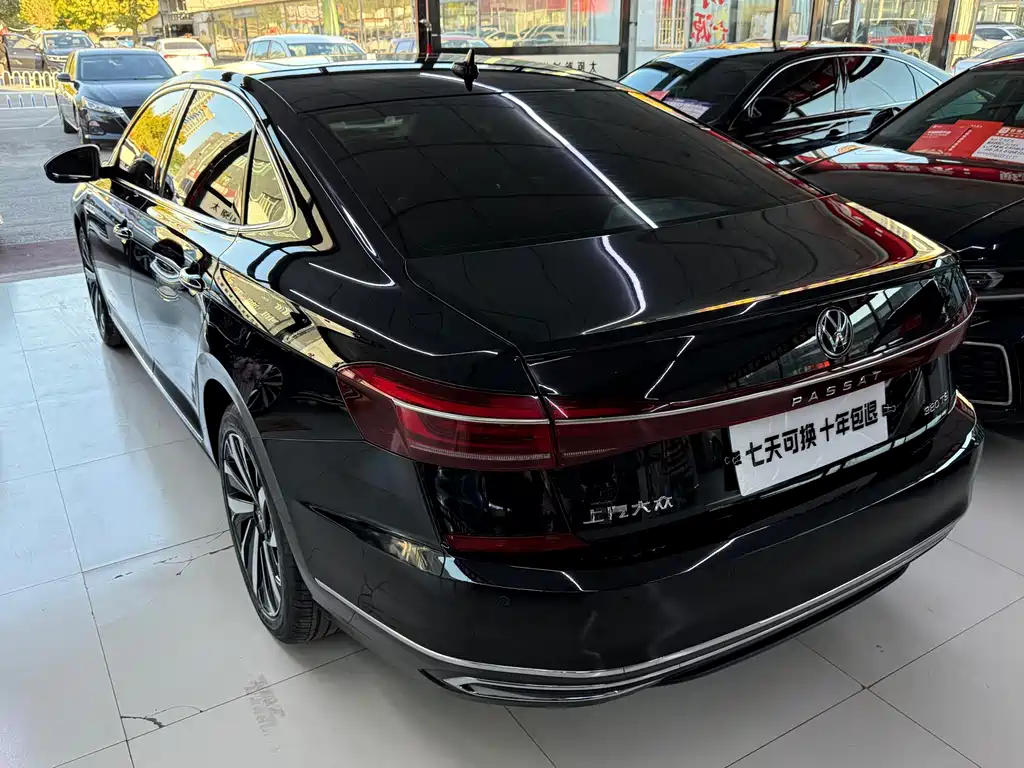 Volkswagen Passat — фото 11