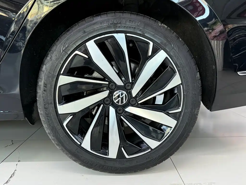 Volkswagen Passat — фото 14