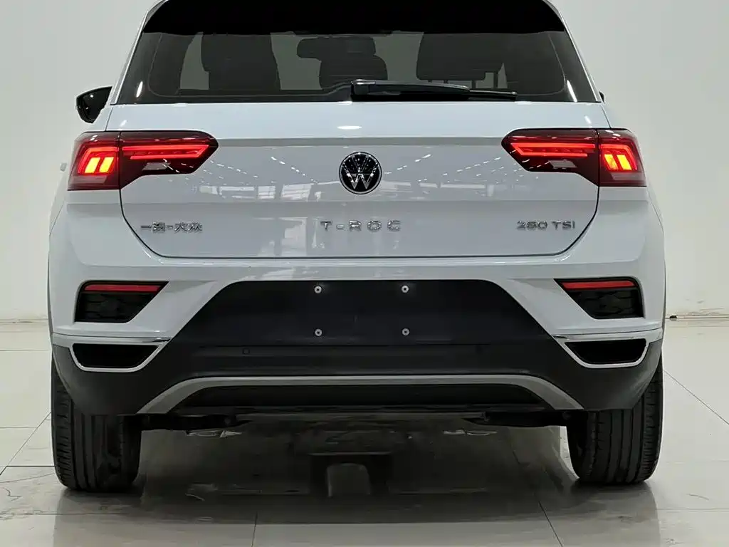 Volkswagen T-Roc — фото 8