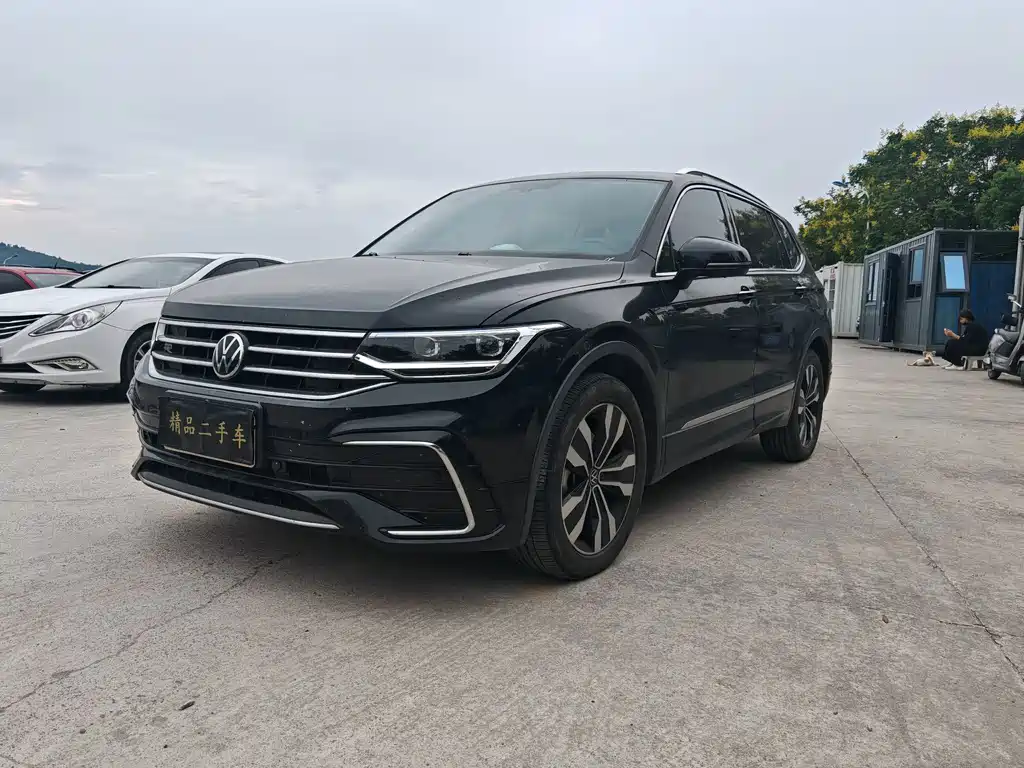 Volkswagen Tiguan L — фото 2