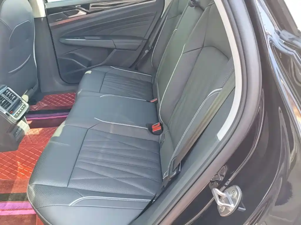 Volkswagen Passat — фото 17