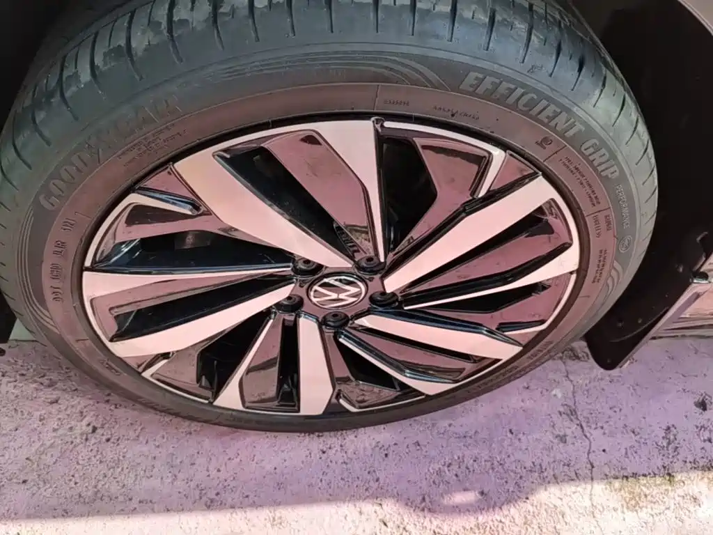 Volkswagen Passat — фото 23