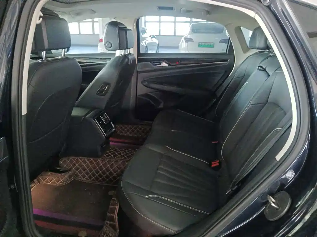 Volkswagen Passat — фото 9