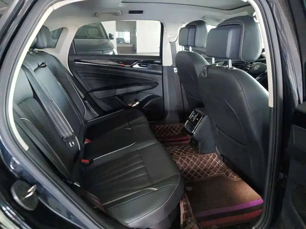 Volkswagen Passat — фото 10