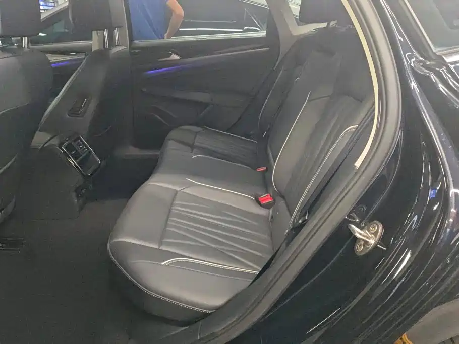 Volkswagen Passat — фото 11