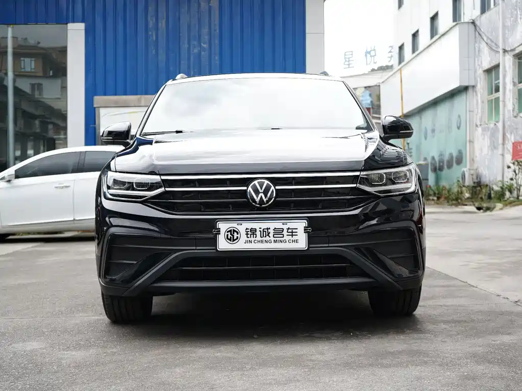 Volkswagen Tiguan L — фото 2