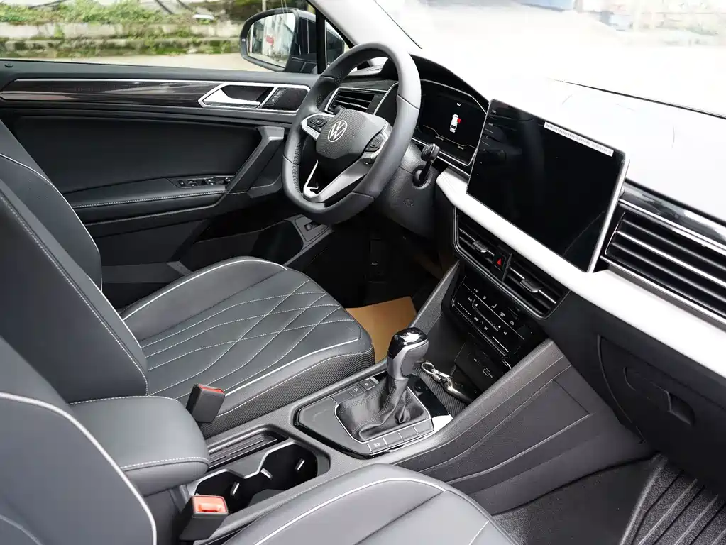 Volkswagen Tiguan L — фото 13